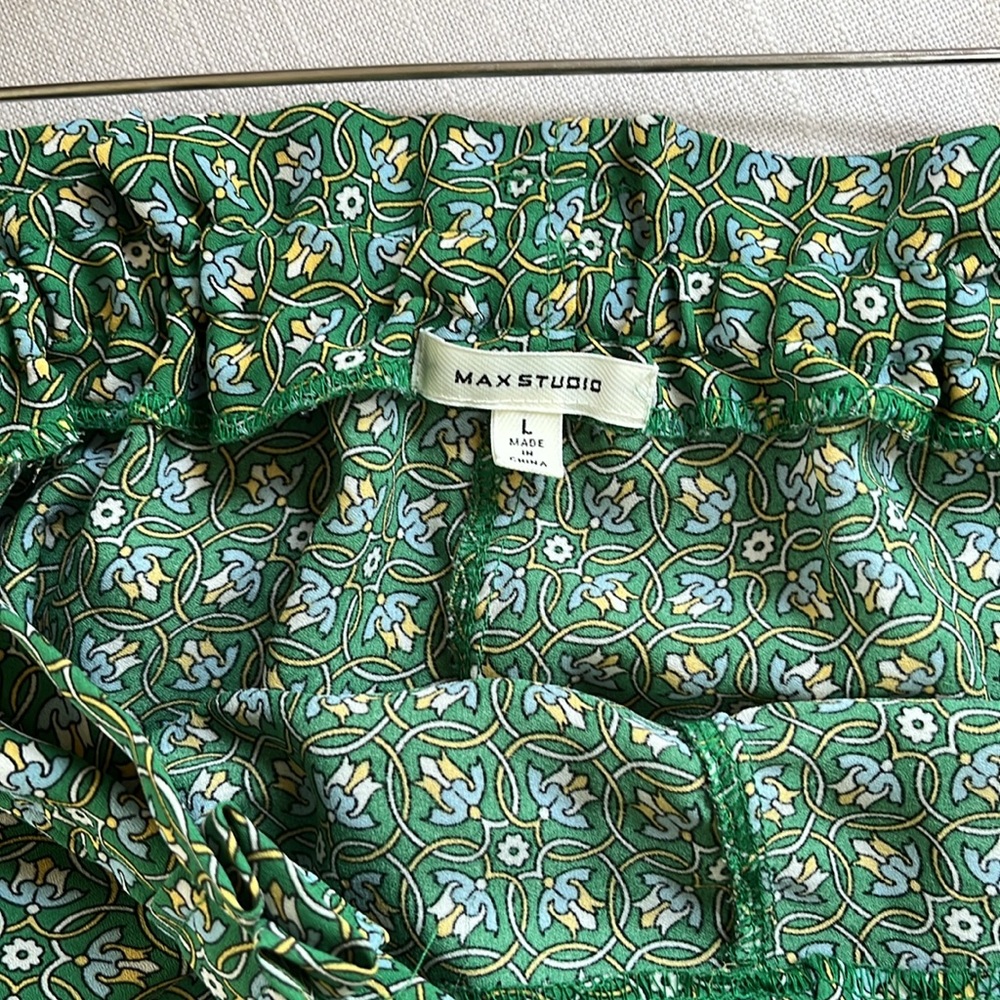 Max Studio Green Patterned Elastic waist Shorts Size L - Picture 5 of 6